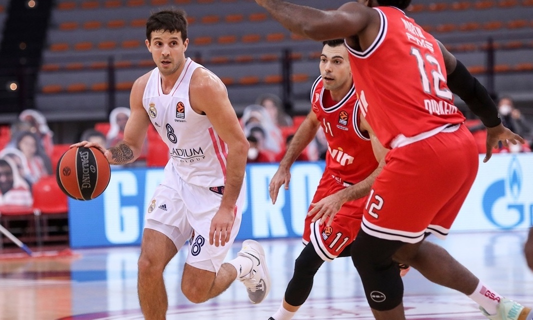 «Συναγερμός» στην Ρεάλ Μαδρίτης: Θετικός στον κορονοϊό ο Λαπροβίτολα (photos)