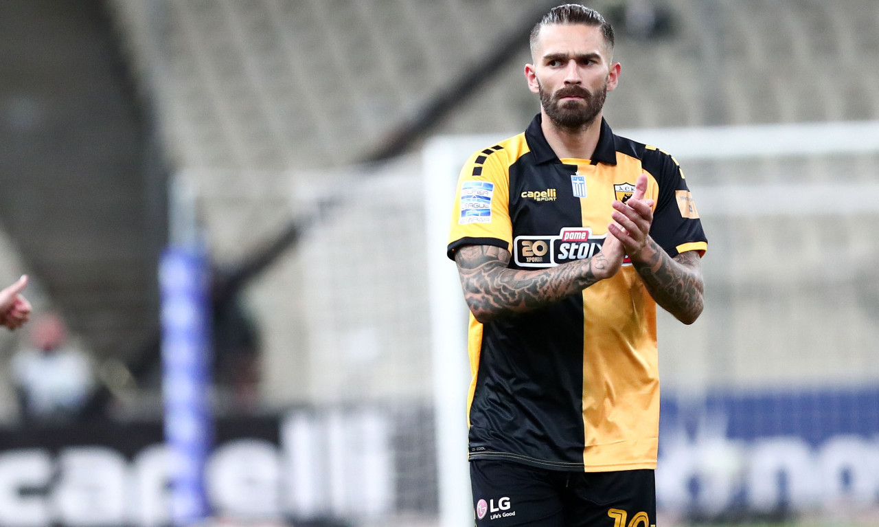 «Φωτιά» στην ΑΕΚ πριν το ντέρμπι με τον ΠΑΟΚ: Και άλλος «μνηστήρας» για Λιβάγια (photos)