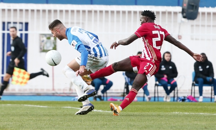 Ατρόμητος-Ολυμπιακός: Γκολ με... VAR ο Μπρούμα, χαμός πριν το ημίχρονο (photos)