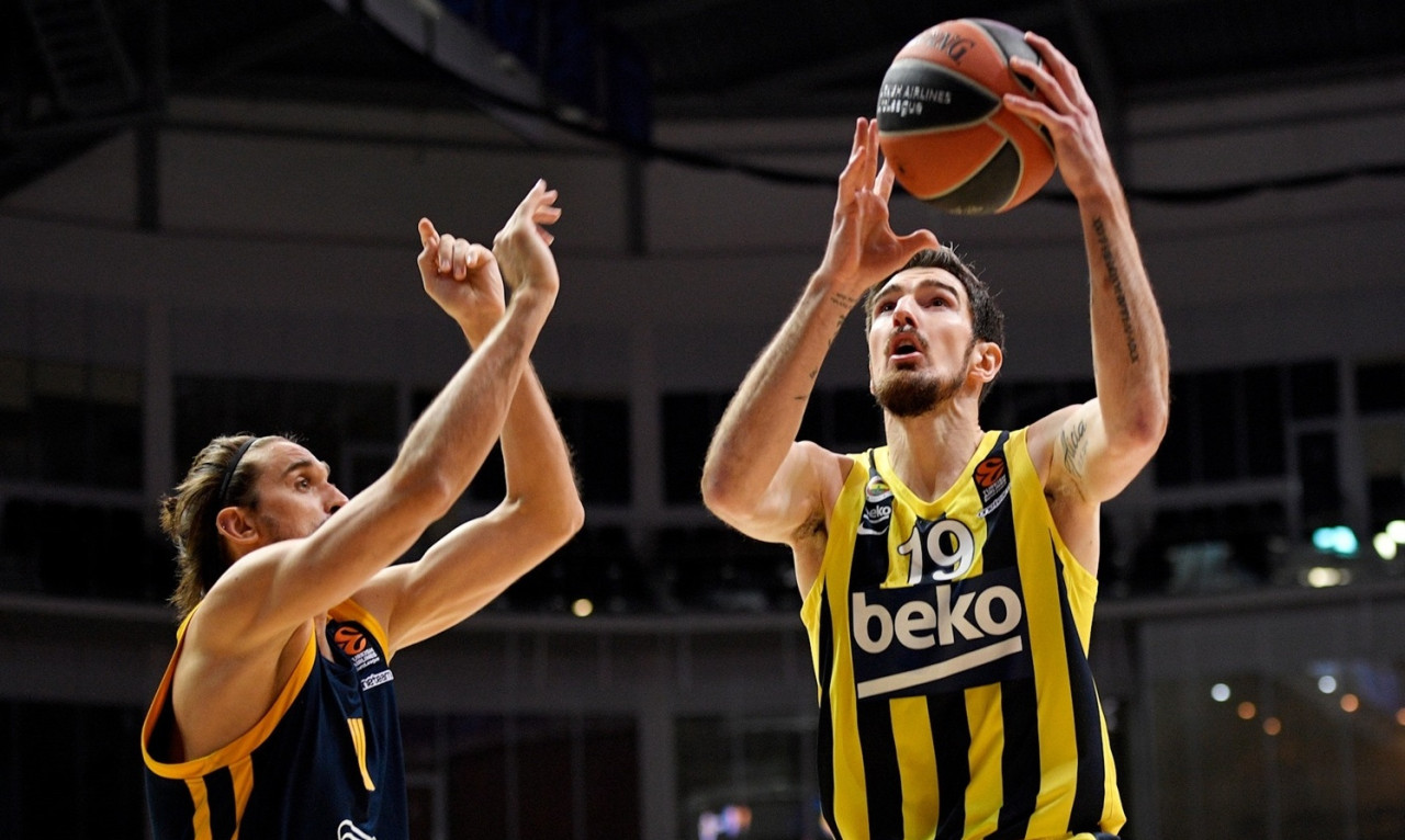 Χίμκι-Φενέρμπαχτσε 76-107: Πέρασε σαν σίφουνας με Ντε Κολό-Βέσελι
