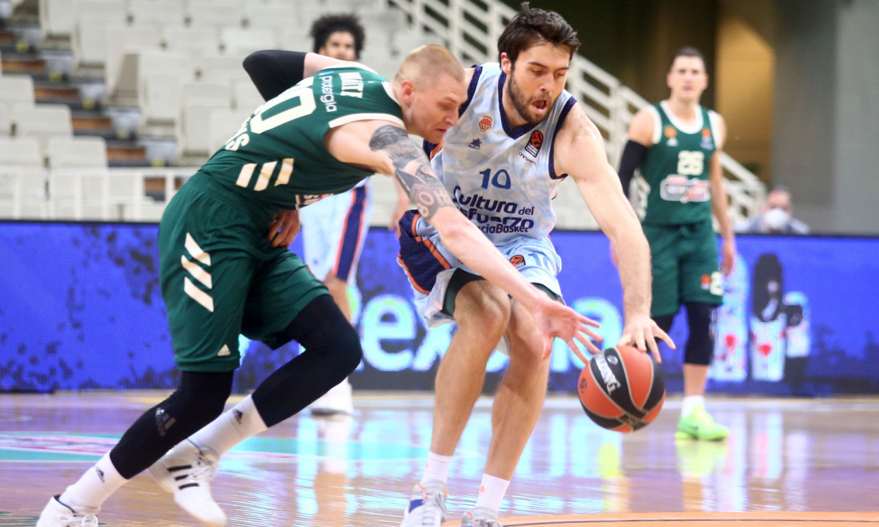 Ουάιτ: «Πρώτο ματς με Κάτας και σχεδόν πλήρες ρόστερ»!