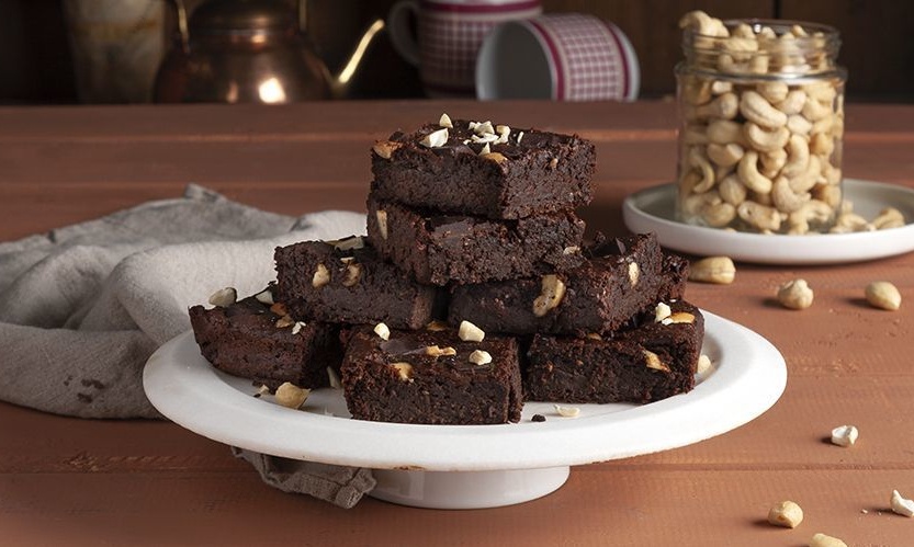 Άκης Πετρετζίκης: Brownies με γλυκοπατάτα