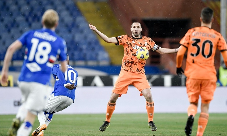 Serie A: «Πέρασε» απ’ τη Γένοβα η Γιουβέντους!