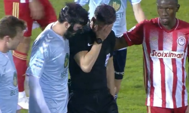 Απόλλων Σμύρνης-Ολυμπιακός: Νοκ άουτ ο Σιδηρόπουλος - Το βολέ στο πρόσωπο και η ζαλάδα