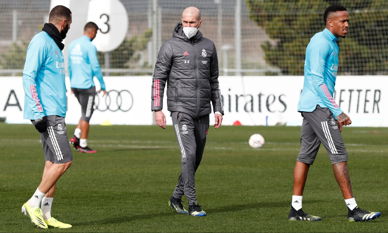 Ξέσπασμα Ζιντάν στους δημοσιογράφους: «Δείξτε λίγο σεβασμό στη Ρεάλ»