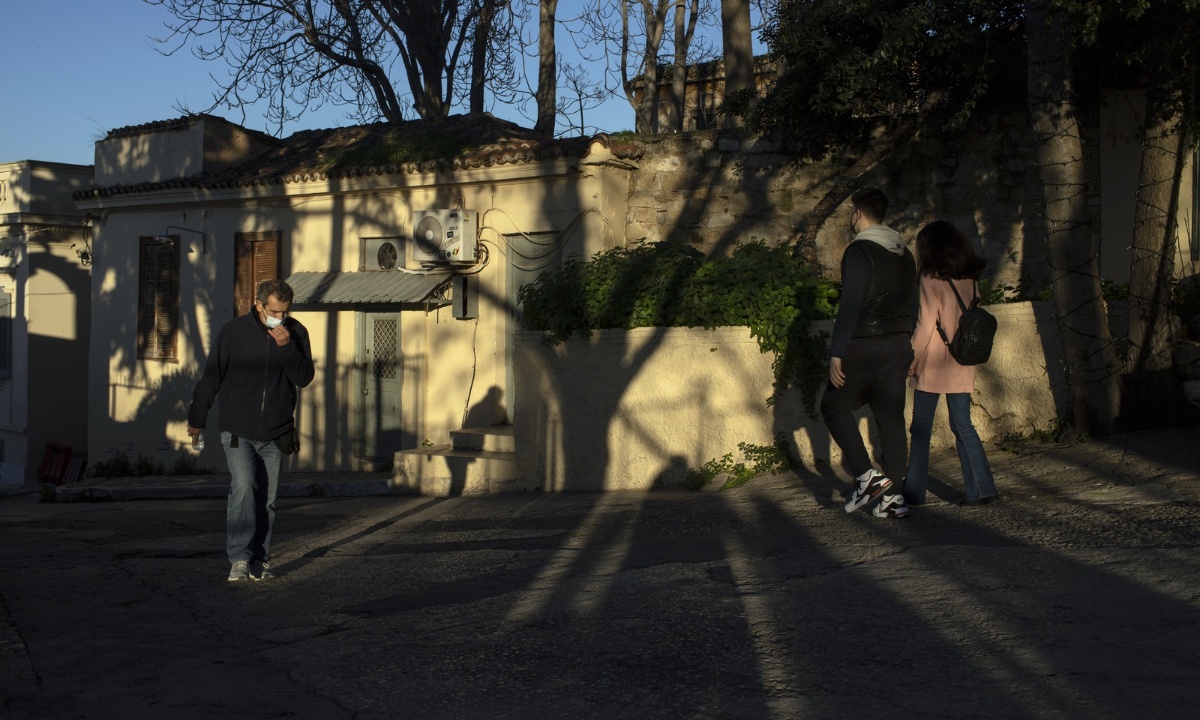 Κρούσματα σήμερα: Καλπάζει ο ιός στην Αττική, «βράζει» το κέντρο της Αθήνας - Ο χάρτης της διασποράς