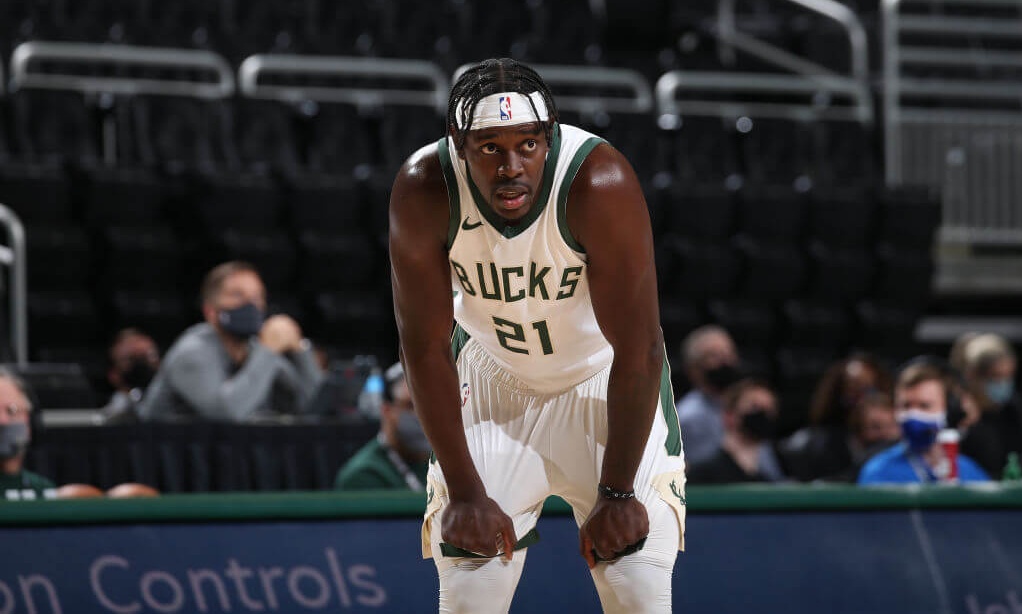 NBA: Ερωτηματικά για Χόλιντεϊ σε Μπακς