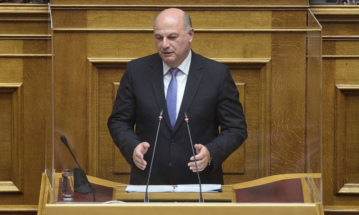 Συνεπιμέλεια: Ποιοι και γιατί πιέζουν τον Τσιάρα να «παγώσει» το νομοσχέδιο;