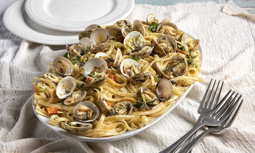 Άκης Πετρετζίκης: Λιγκουίνι alle vongole