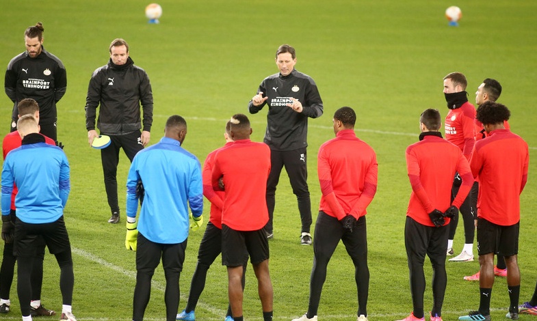 Ολυμπιακός-Αϊντχόφεν: Ο εκνευρισμός του Σμιντ και η αναφορά στους Πειραιώτες (photos)