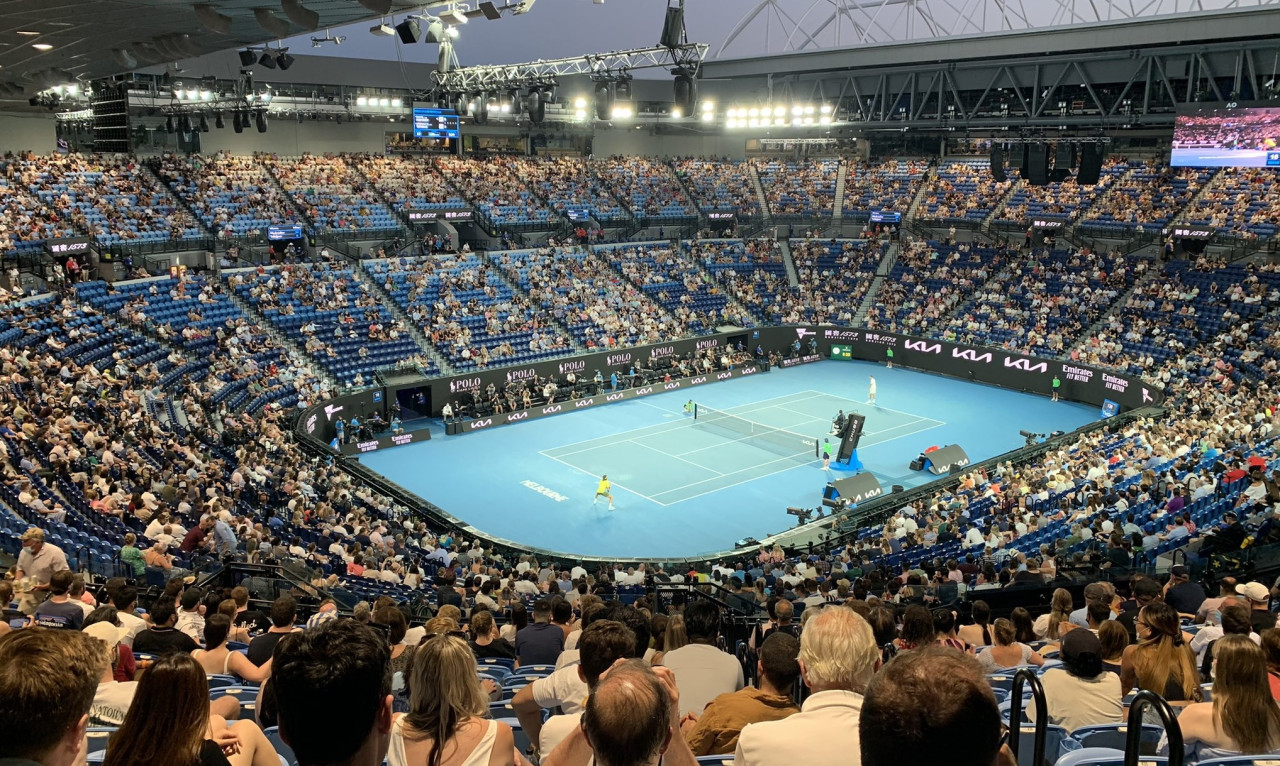 Τσιτσιπάς: Αθάνατη ελληνική εξέδρα στο Australian Open με συνθήματα και... παρατηρήσεις (photos)