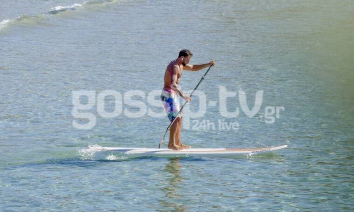 O πιο sexy μπαμπάς στην Βουλιαγμένη - Πάθαμε... πλάκα με το σώμα του!