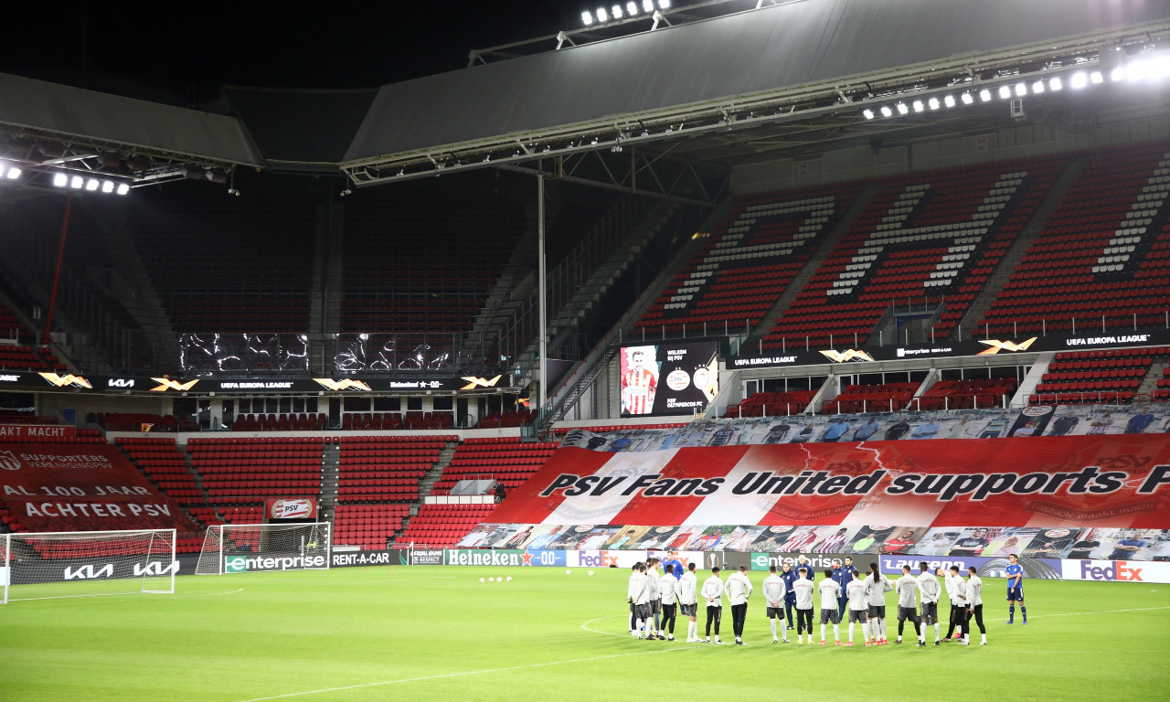 Αϊντχόφεν-Ολυμπιακός: Υποδοχή με ελληνικά και... ορθογραφικό λάθος (photos)