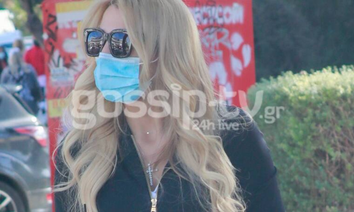 Σπυροπούλου: Είναι queen και το φόρεσε και σε… κολάν! Θα το δεις και θα σαστίσεις!