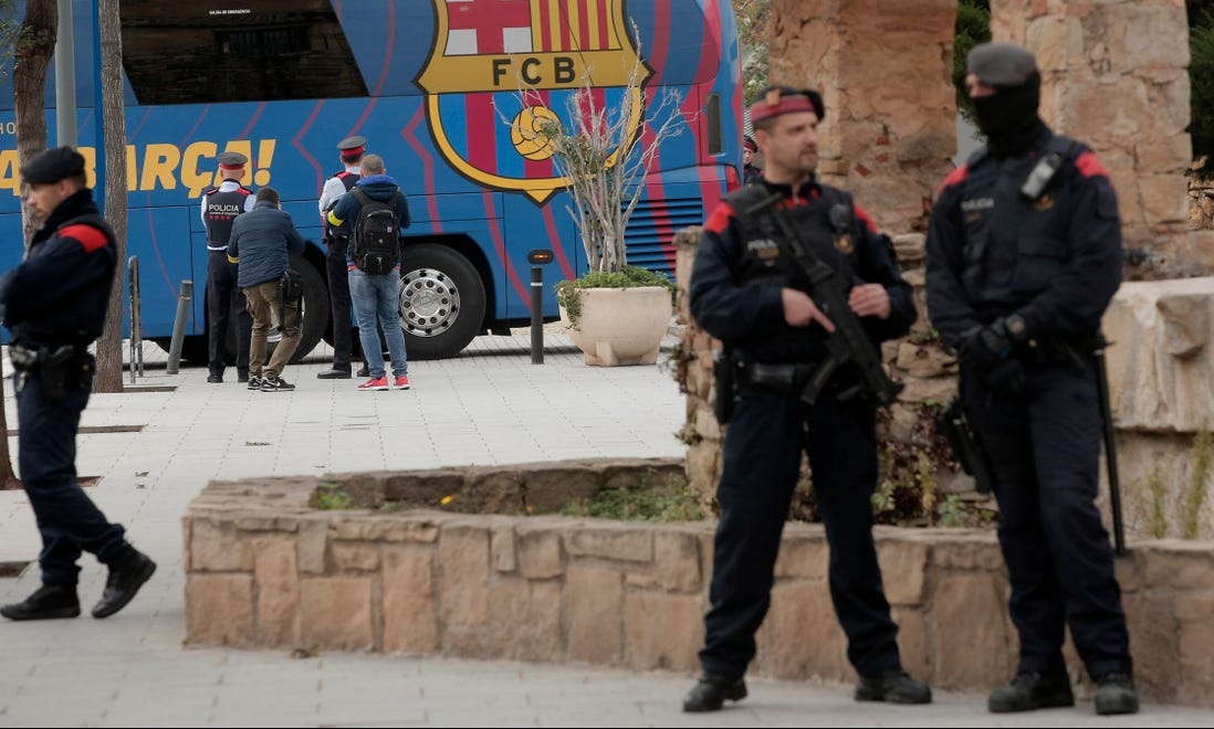Μπαρτσελόνα: «Ντου» της Αστυνομίας στο «Καμπ Νου» (photos)