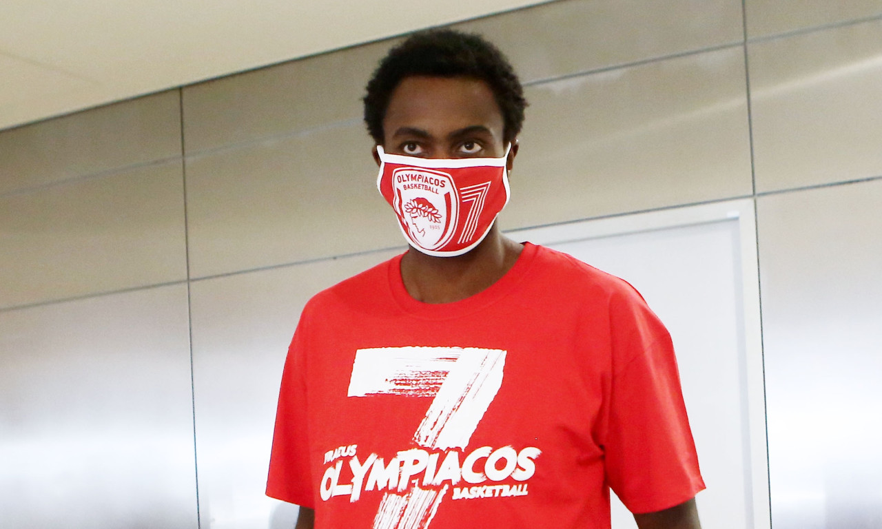 Ολυμπιακός: Η γνωριμία του Ζαν Σαρλς (video)