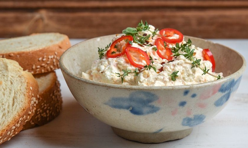 Άκης Πετρετζίκης: Τυροκαυτερή