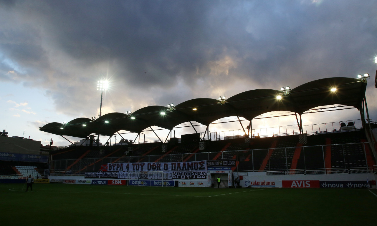 Καζάνι που βράζει ο ΟΦΗ-Μαζεύτηκε κόσμος έξω απ’ τα αποδυτήρια!