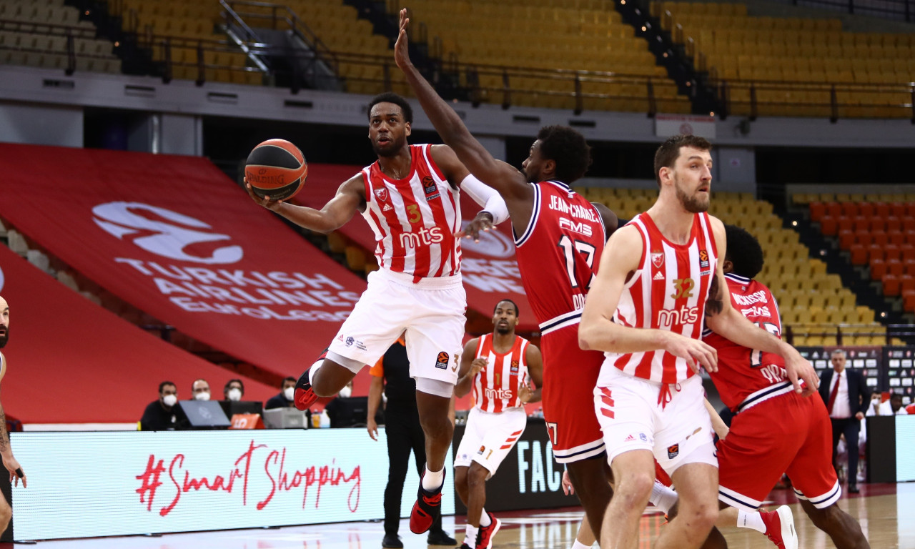 Ολυμπιακός: Στο… μικροσκόπιο ο Λόιντ