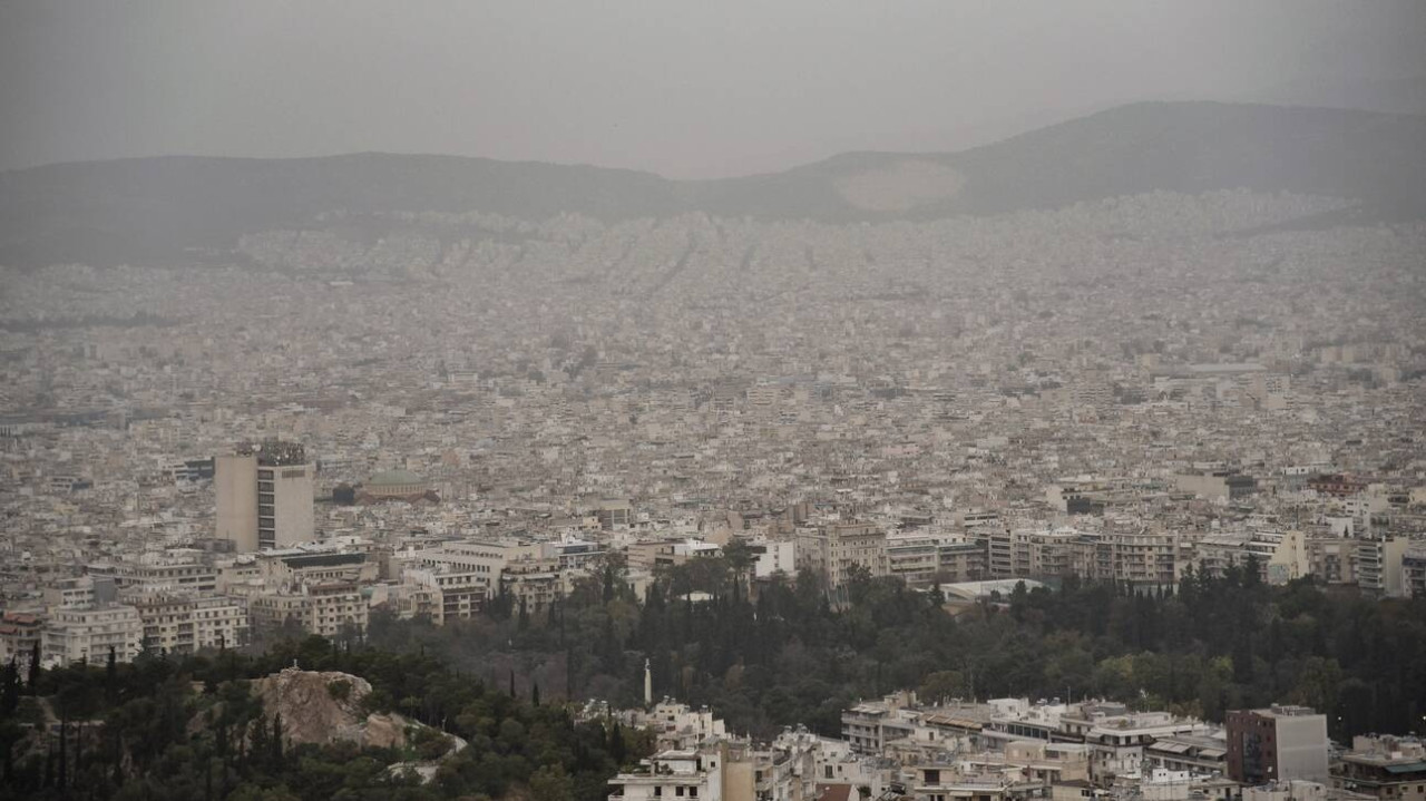 Καιρός: Βροχερό το σκηνικό την Κυριακή - Επιμένει η σκόνη