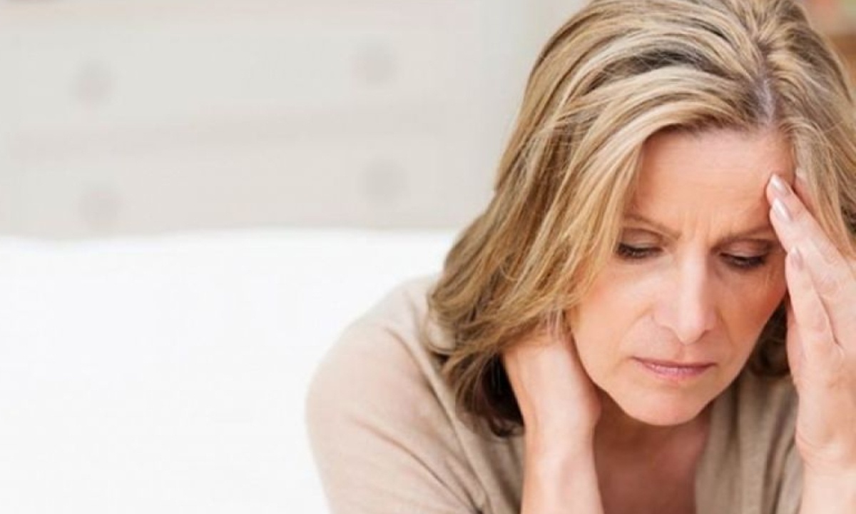Κατάθλιψη της εμμηνόπαυσης: Ποια συμπτώματα εκδηλώνουν οι γυναίκες (εικόνες)