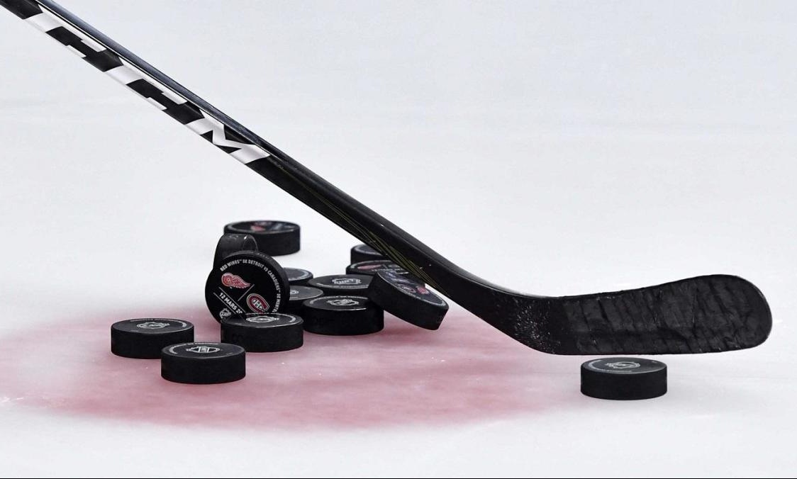 Τραγωδία στο χόκεϊ - Πέθανε 19χρονος μετά από χτύπημα στο κεφάλι (videos+photos)