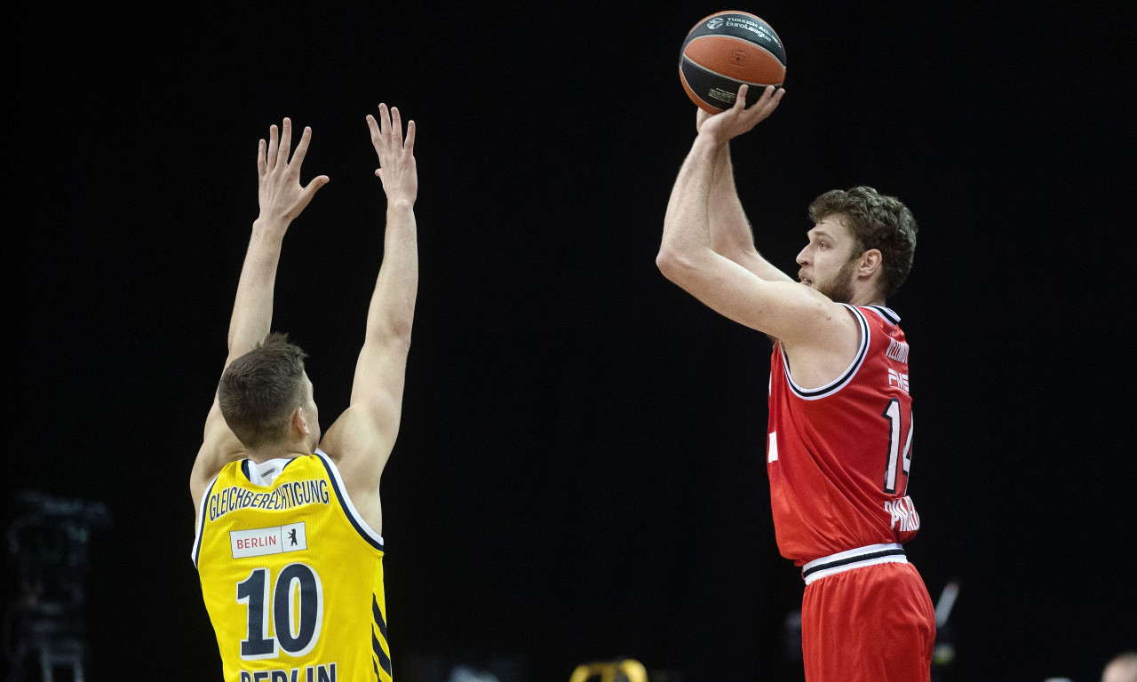 Ολυμπιακός: Βραδιά ρεκόρ για τον ασταμάτητο Βεζένκοφ (video+photos)