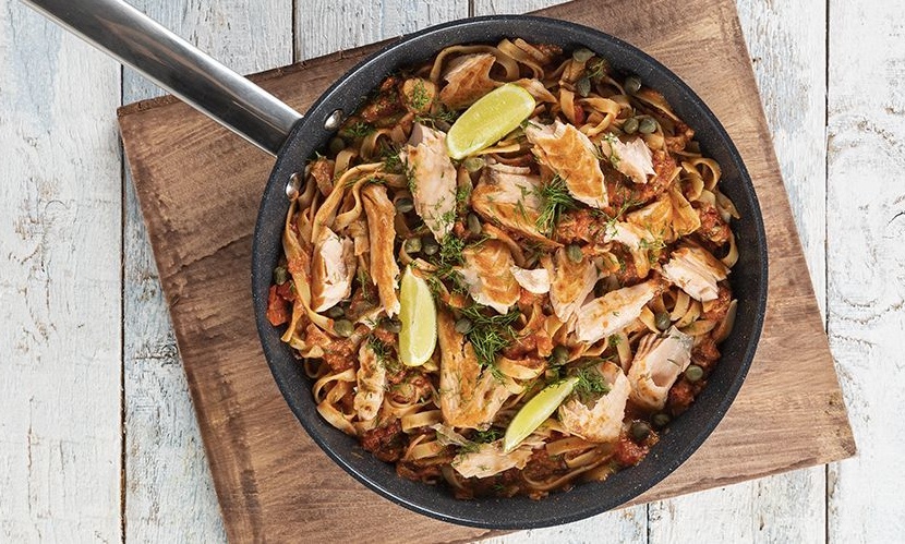 Άκης Πετρετζίκης: Ταλιατέλες με σολομό