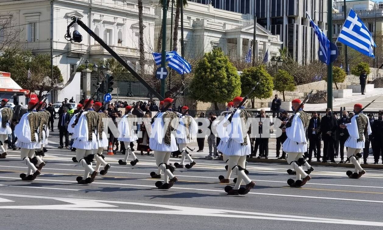 25η Μαρτίου - Ανατριχίλα από τους Εύζωνες: «Άγνωστοι νεκροί του Έθνους ακούστε» (vid)
