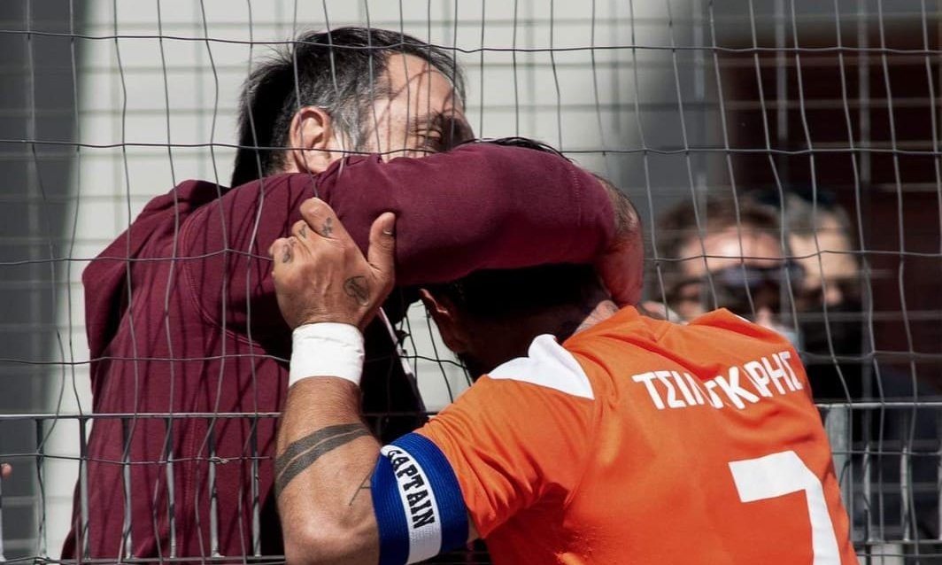 Αιγάλεω: Η αγκαλιά Παλτόγλου στον Τσιλιγγίρη