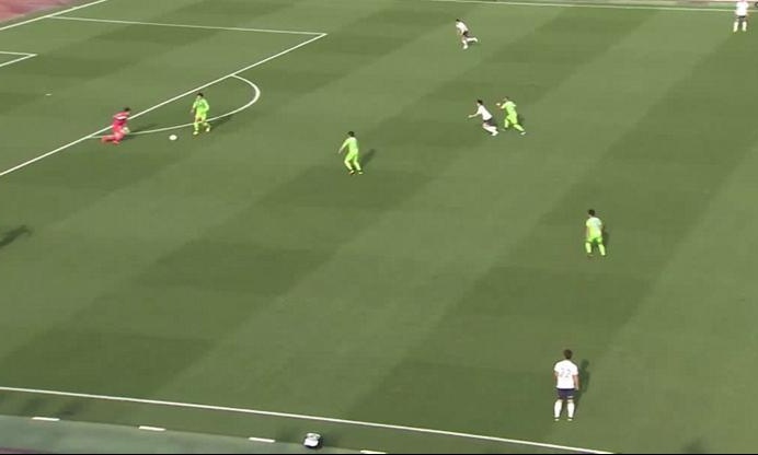 H γκάφα της χρονιάς - Απίθανη τούμπα από τερματοφύλακα, έκανε «δώρο» γκολ (video+photos)