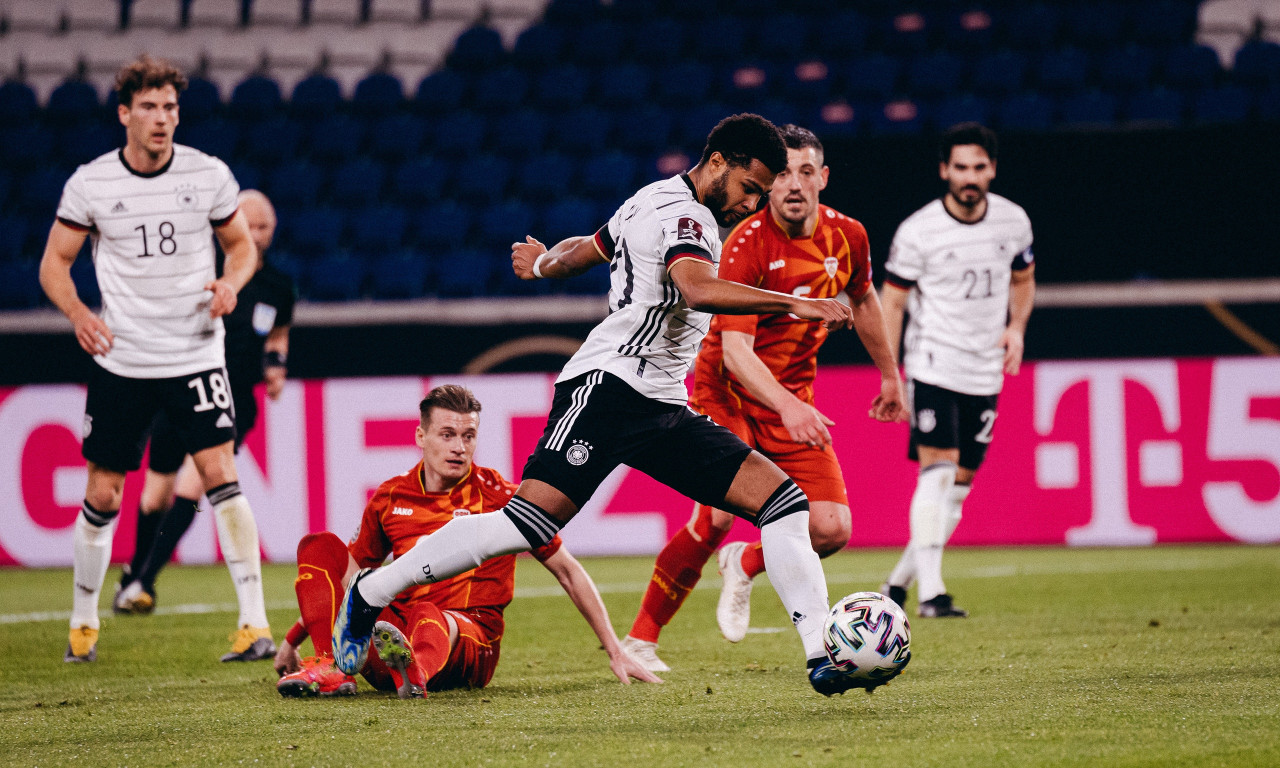 Προκριματικά Μουντιάλ: Βράζουν τα γερμανικά ΜΜΕ για την «ήττα ντροπή από τον νάνο» (video+photos)