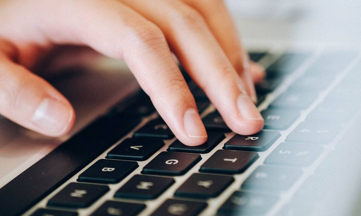 Τι πρέπει να προσέχουν οι καταναλωτές κάνοντας ηλεκτρονικές αγορές μέσω social media