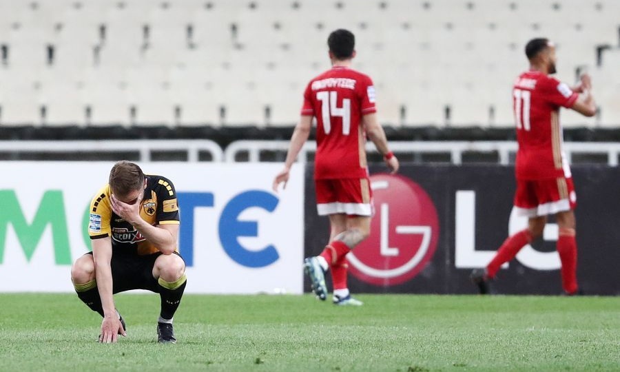 ΑΕΚ-Ολυμπιακός: Ένταση στο ΟΑΚΑ μετά το 0-4 και άγριο ξεφωνητό σε παίκτες και Χιμένεθ