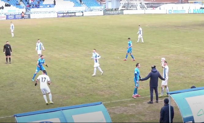 Ξεκαρδιστική αντίδραση σε πλάγιο άουτ - Πήρε τον νόμο στα χέρια του (video)