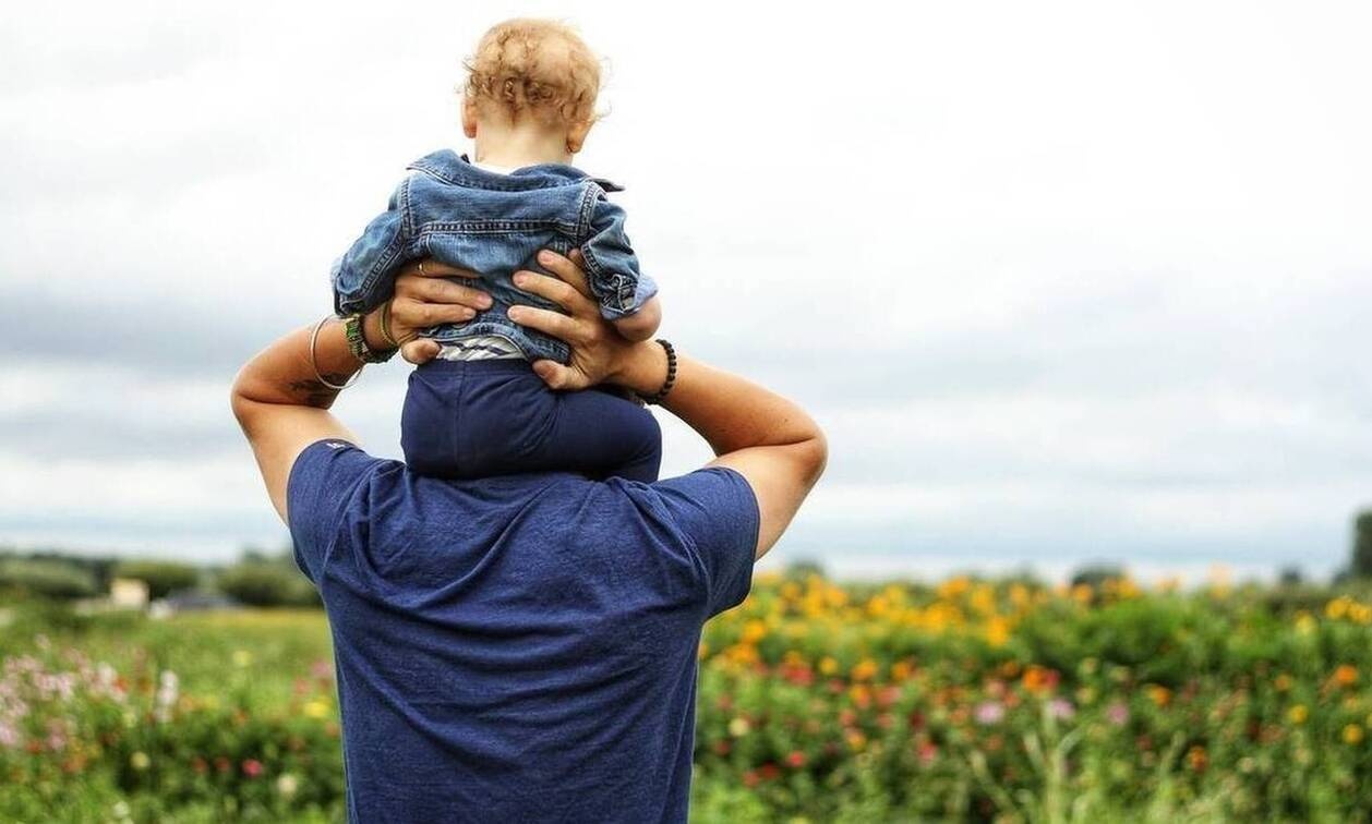 Συνεπιμέλεια: Επιστολή των Ενεργών Μπαμπάδων στον πρωθυπουργό – «Η δημόσια διαβούλευση μίλησε»