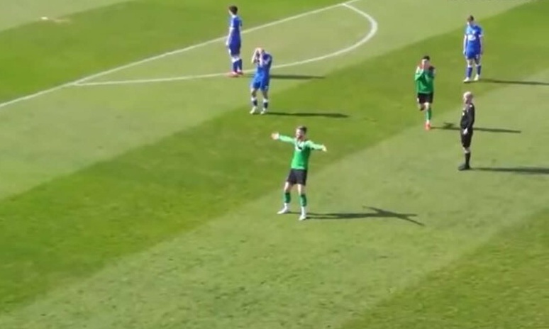 Έγινε viral πρώην τερματοφύλακας του Ολυμπιακού για το γκολ που δέχθηκε (video)