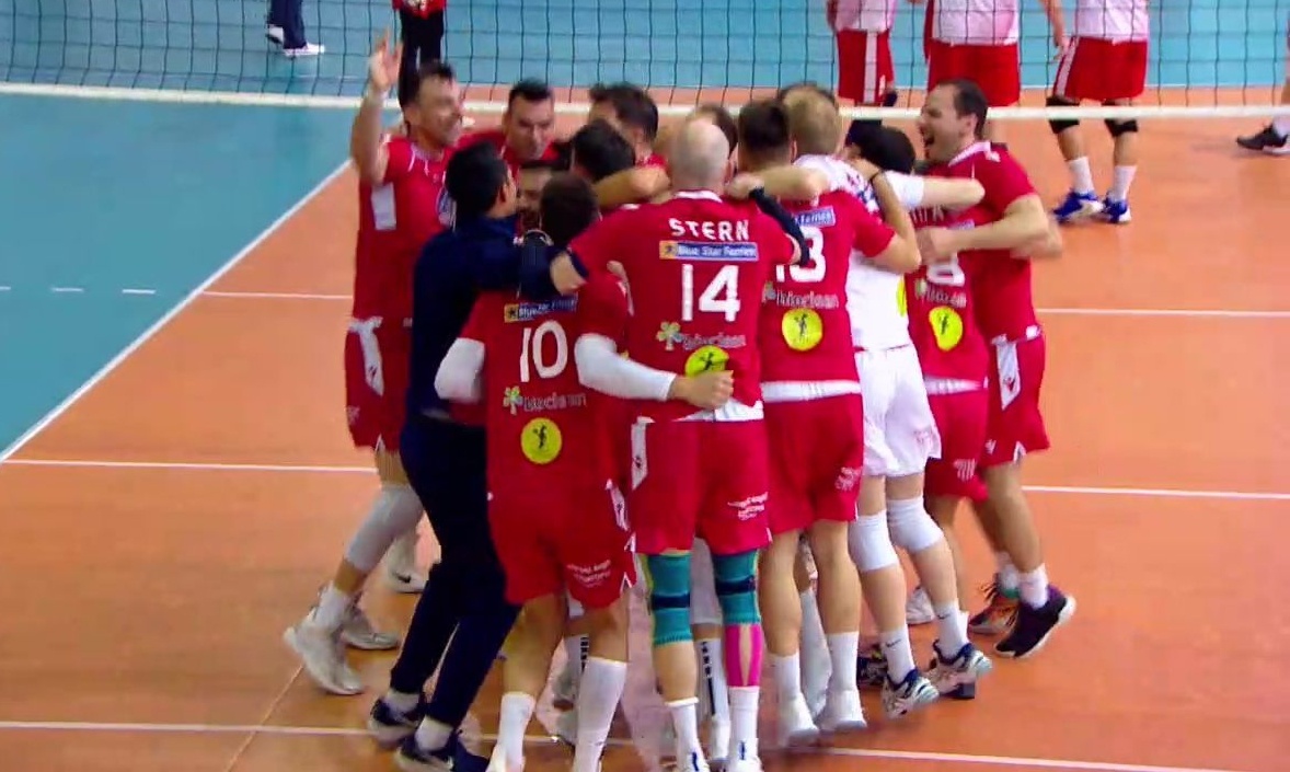 Επικός πόντος του Φοίνικα - Χειροκρότησαν και οι αντίπαλοι (video)