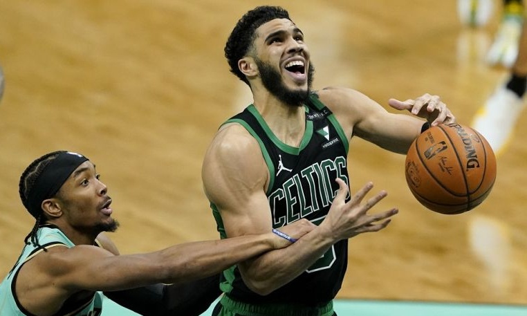 NBA: «Βομβαρδισμός» τριπόντων και νίκη για τους Χόρνετς