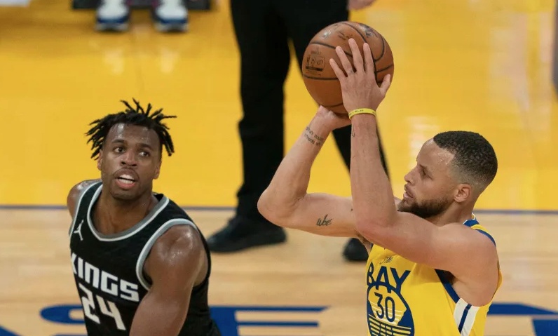 NBA: Τους... χαζεύει ο Στεφ Κάρι (video+photos)