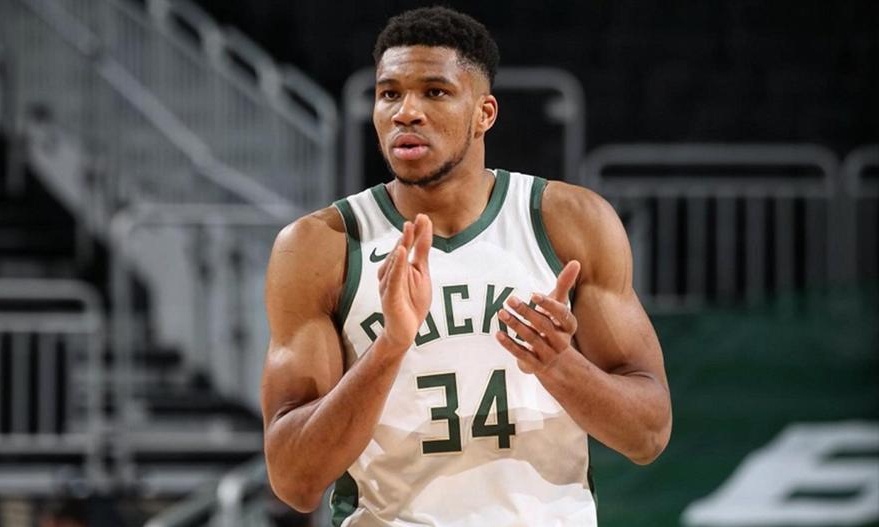 NBA: Οι... αλλαγές του Γιάννη Αντετοκούνμπο (photos)