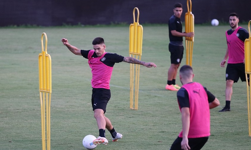 ΟΦΗ: Χαμόγελα για Νιόπλια πριν τους τελικούς παραμονής! (photos)