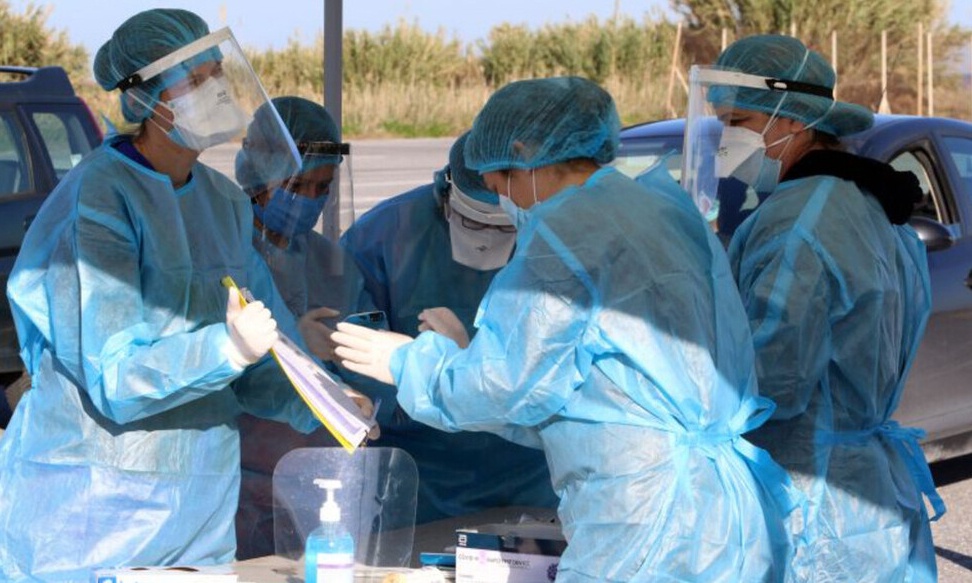 Κρούσματα σήμερα: 2.435 νέα, 73 θανάτους και 817 διασωληνωμένους ανακοίνωσε ο ΕΟΔΥ