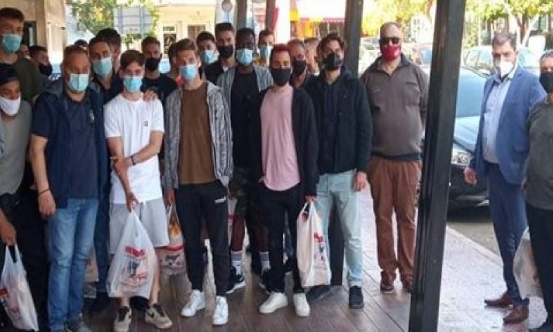 Προοδευτική: Δώρα ενόψει Πάσχα στο ποδοσφαιρικό τμήμα