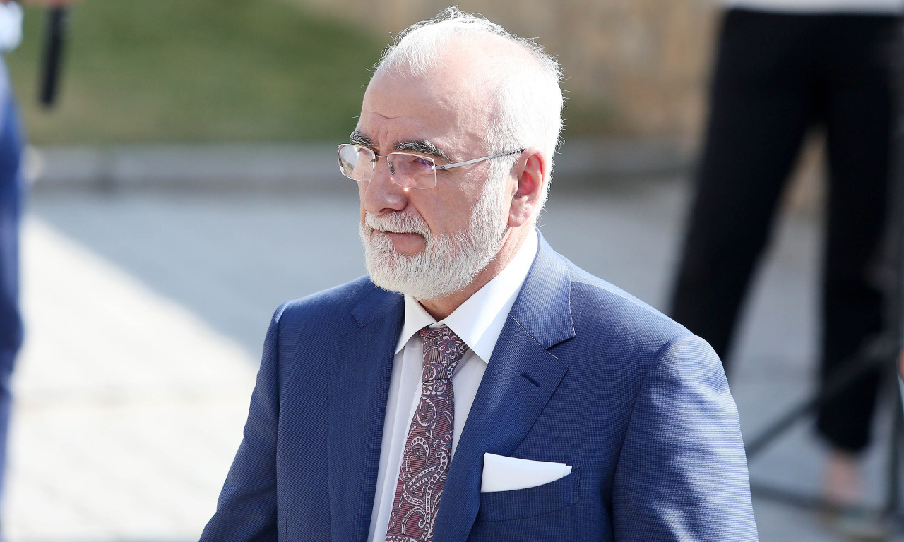 Ιβάν Σαββίδης: Έκανε το εμβόλιο με μπλουζάκι του ΠΑΟΚ (photo)