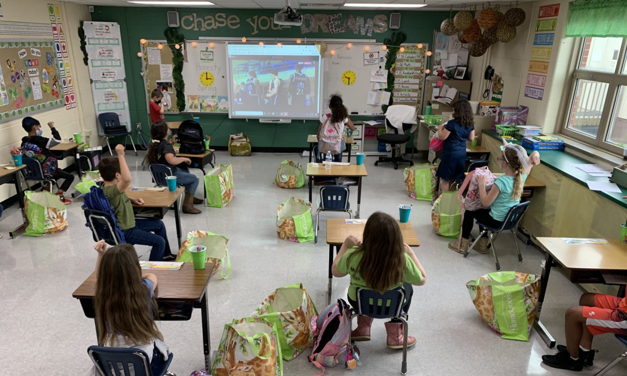 Μάθημα… ΠΑΟΚ σε σχολείο στις ΗΠΑ!