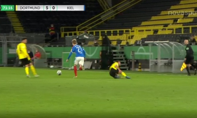 Σοκαριστικός τραυματισμός στο Ντόρτμουντ-Κίελο: «Πάγωσαν» άπαντες (video+photos)