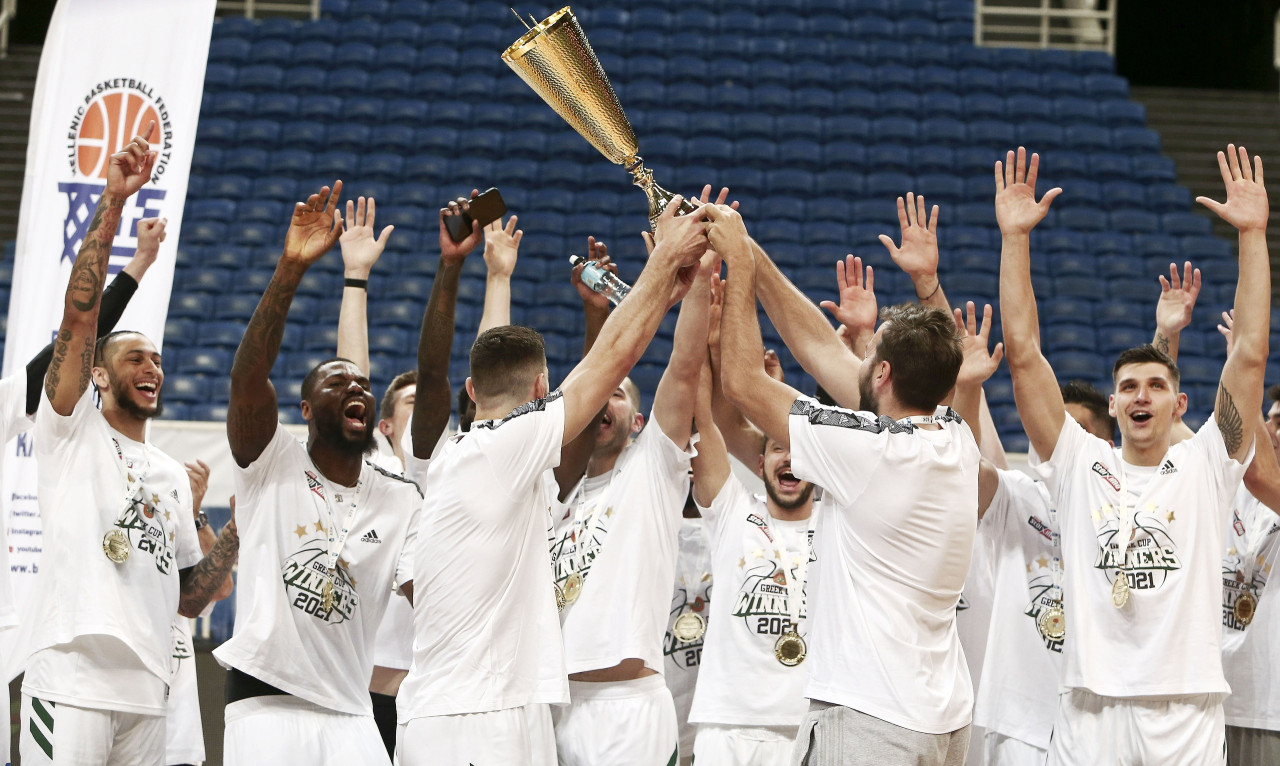 Η απονομή του Κυπέλλου στον Παναθηναϊκό - Φώναξε τον Βουγιούκα ο Παπαπέτρου (videos+photos)