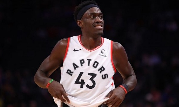 Η συγκινητική κίνηση του Σιάκαμ - Έκανε δώρο σπίτι στη μητέρα του (video+photos)