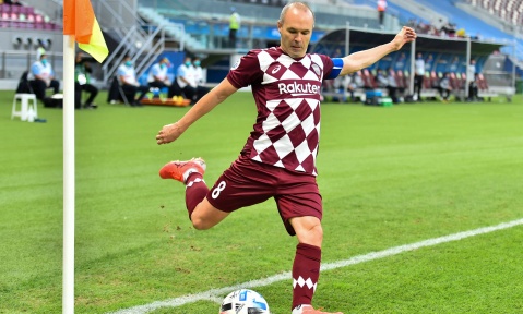 Αντρές Ινιέστα: Παραμένει στην Ιαπωνία